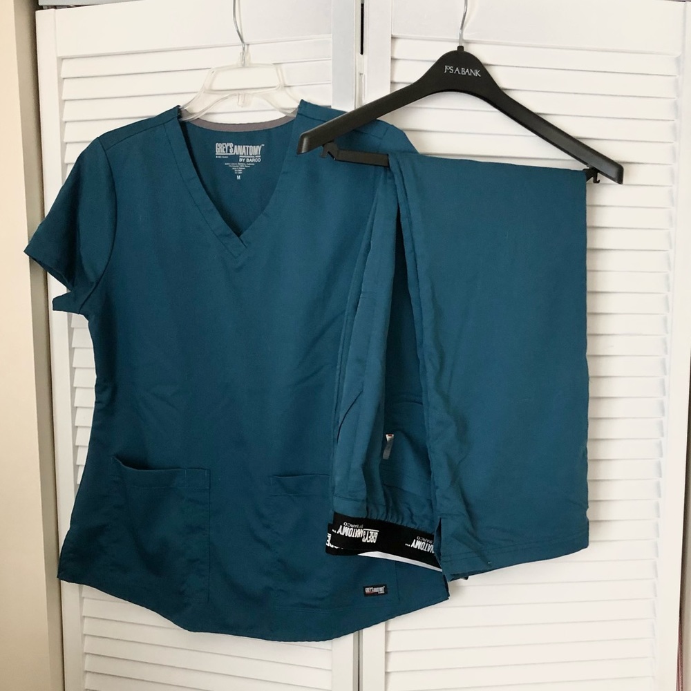 Grey’s Anatomy Active Scrub Set